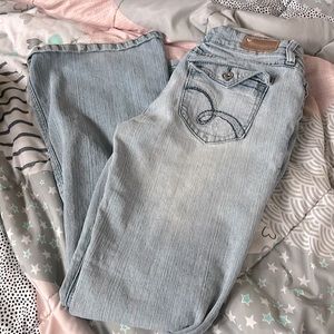 I’m selling boot cut jeans, they’re brand is BONGO, they are a very light blue